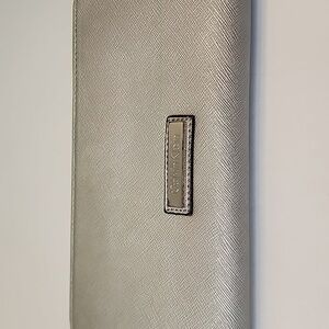CALVIN KLEIN ladies SILVER GOLD Wallet MULTIPLE Card Holders In & Outside Zipper